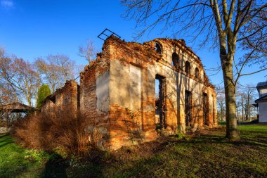 Hieronimw, Podlasie, Polonya 'daki eski bir malikanenin kalıntıları.