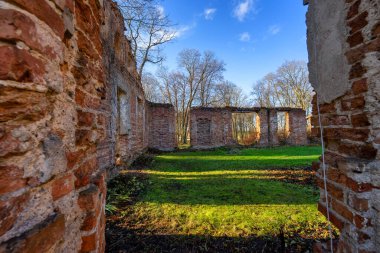 Hieronimw, Podlasie, Polonya 'daki eski bir malikanenin kalıntıları.