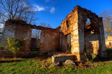 Hieronimw, Podlasie, Polonya 'daki eski bir malikanenin kalıntıları.