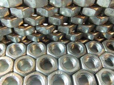 Metal ceviz beyaz arkaplanda izole