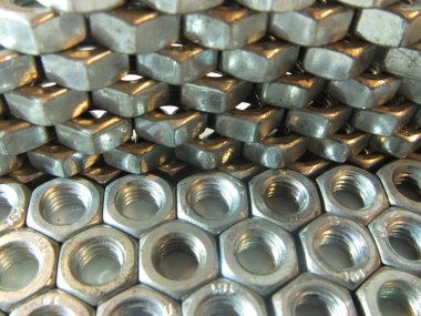 Metal ceviz beyaz arkaplanda izole