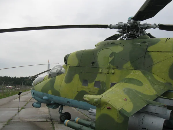 Зелена військовому вертольоті — стокове фото