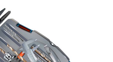 Derleyici ya da çilingir becerisi teması üzerine gerçekçi köşe kompozisyonu. El yapımı metal işleme. Metal işçiliğinin 3 boyutlu araçları beyaz arkaplanda izole edildi. Görüntü kopyalama alanı.