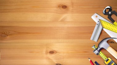 Marangozluk, geçmiş. Marangozluk araçları ya da ahşap işleme, ahşap tezgah tezgahındaki kompozisyon. Ahşap işçiliği ve kereste endüstrisi. 3D hazır. Kopyalama uzayından görüntü.