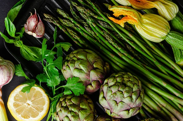 Ποικιλία πράσινων λαχανικών. Υγιεινά τρόφιμα και δίαιτα έννοια. Χορτοφαγικό υπόβαθρο — Φωτογραφία Αρχείου