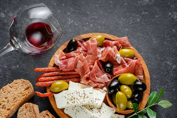 Antipasto Set Platter Sliced Meat Cheese Olives Overhead Flat Lay — Stock Photo, Image