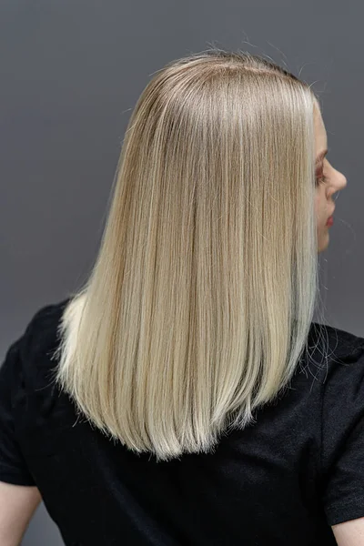 Cheveux Droits Après Processus Blanchiment Regardez Par Derrière Soins Capillaires — Photo