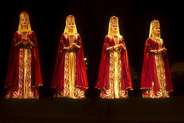 Kabardinka akademik dans topluluğu dansçılar