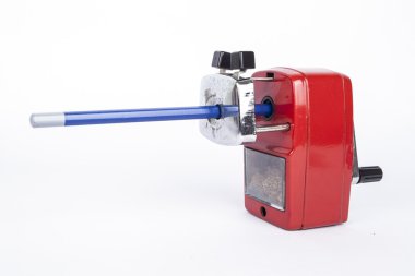 Kırmızı renk kalemtıraş kalem ile