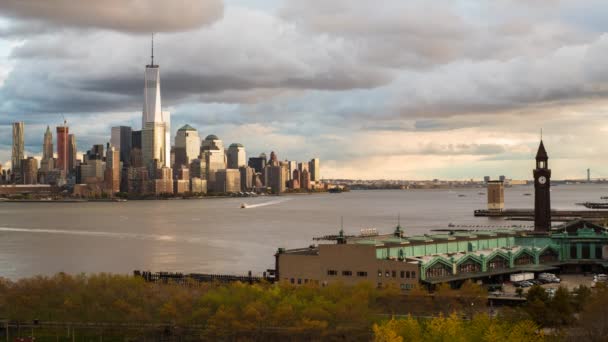 Manhattan al otro lado del río Hudson — Vídeo de stock
