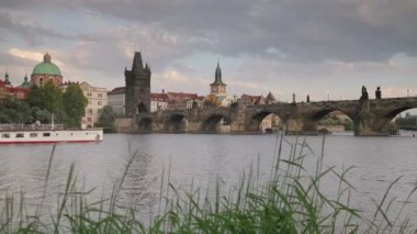 Nehri vltava ve charles Köprüsü, Prag