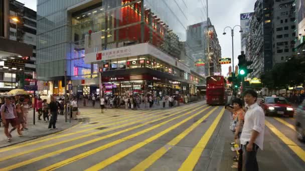 Attraversamento pedonale su Nathan Road, Hong Kong — Video Stock
