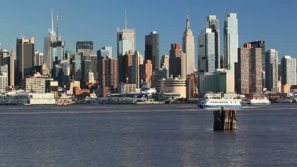 Manhattan over de Hudson rivier — Stockvideo