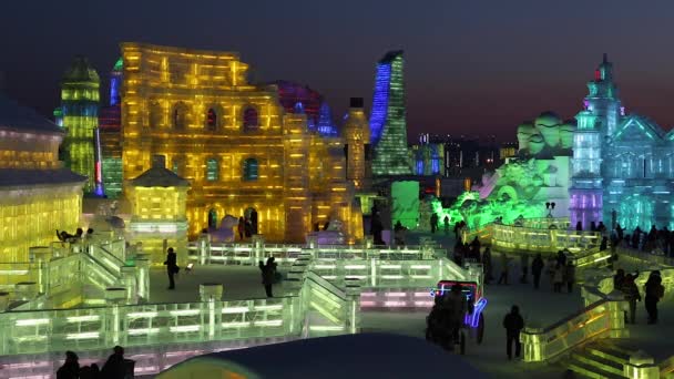 Esculturas de hielo iluminadas en el Hielo Harbin — Vídeos de Stock