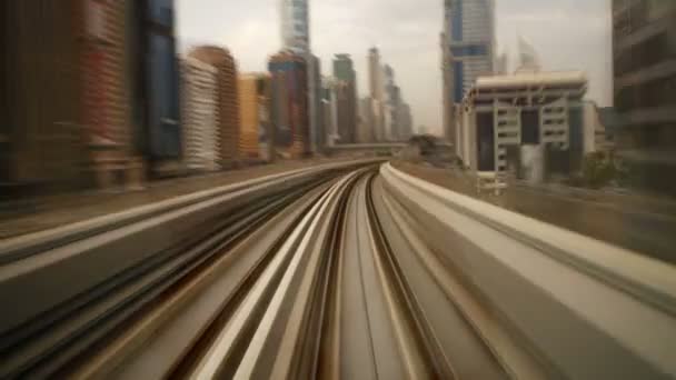 Dubai yolculuğa raylı Metro sistemi yüksek — Stok video