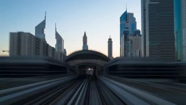 Viaje en el sistema de metro ferroviario elevado de Dubai — Vídeos de Stock