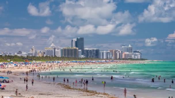 Miami Beach üzerinde rahatlatıcı kişi — Stok video