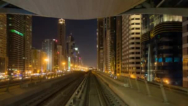 Dubai yolculuğa raylı Metro sistemi yüksek — Stok video