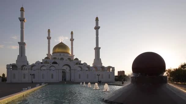 Astana Camii alacakaranlıkta — Stok video