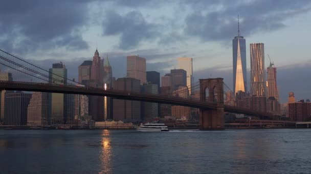 Manhattan over de Hudson rivier — Stockvideo