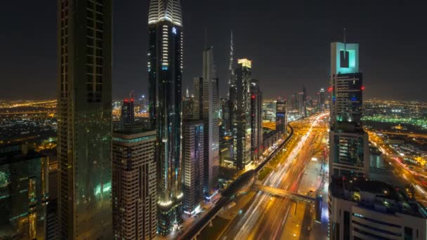 Traffico a Dubai e grattacieli — Video Stock