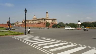 Raj Yolu Parlamento Binası'na giden