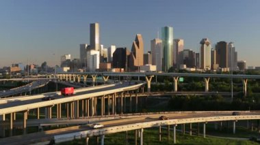 gökdelenler, Houston ile Karayolları