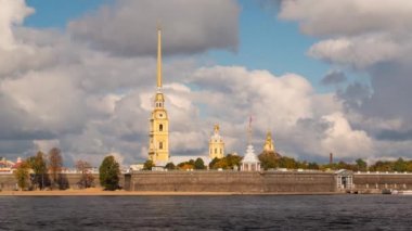 Peter ve Paul Fortress Neva nehir üzerinde