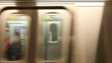 Metro istasyonu ve tren hareket, New York