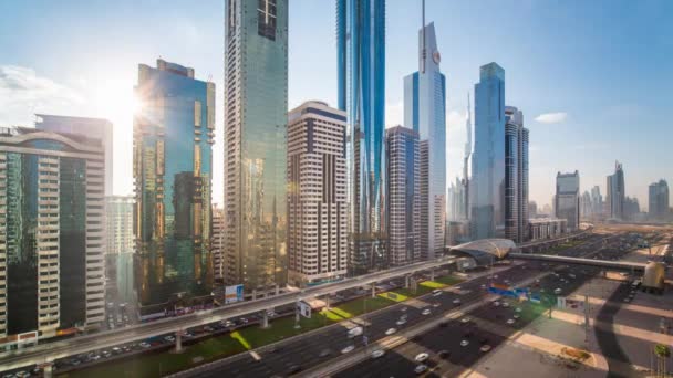 Traffico a Dubai e grattacieli — Video Stock