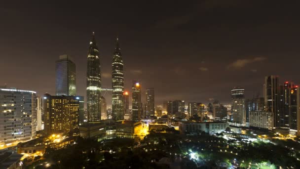 Torres gêmeas Petronas, Kuala Lumpur — Vídeo de Stock