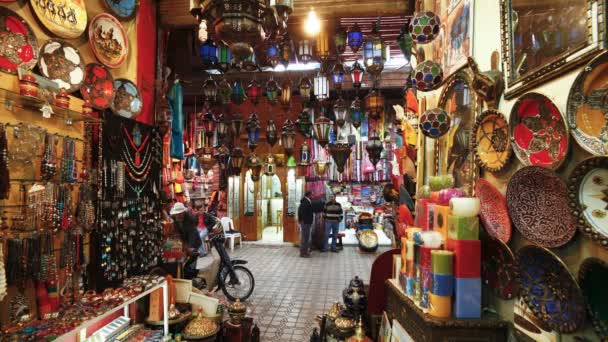 Innenraum des Souq in Marrakesch — Stockvideo