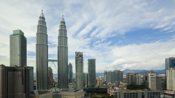 Puente del cielo entre las Torres Gemelas Petronas — Vídeos de Stock