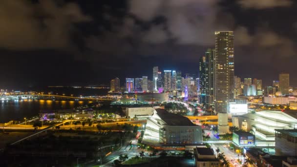 Biscayne Boulevard y el skyline de Miami — Vídeos de Stock