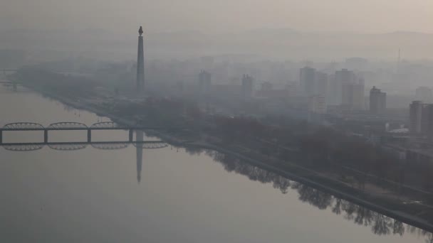 Ochtend uitzicht over de stad, Pyongyang — Stockvideo