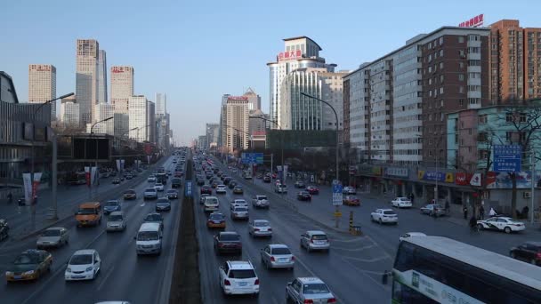 Tráfego que passa pelo centro de Pequim — Vídeo de Stock
