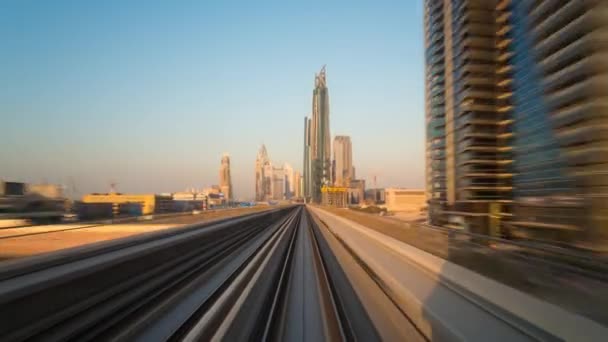 Dubai yolculuğa raylı Metro sistemi yüksek — Stok video