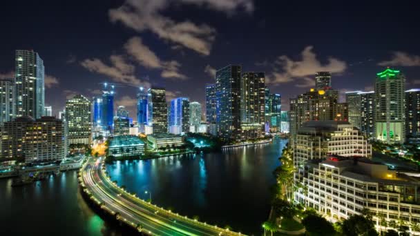 Island omfattas i lägenhet tornet, Miami — Stockvideo