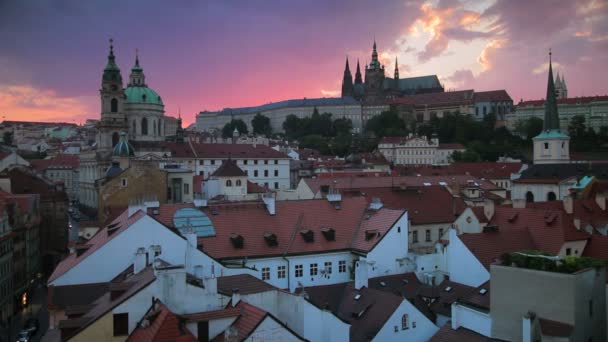 Gün batımında St Vitus Katedrali — Stok video