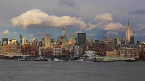 Manhattan al otro lado del río Hudson — Vídeos de Stock