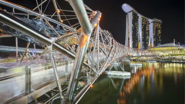 Folk på Helix Bridge, Singapore – stockvideo