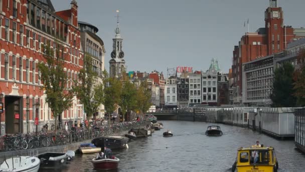 Barcos no canal ao pôr do sol, Amsterdã — Vídeo de Stock