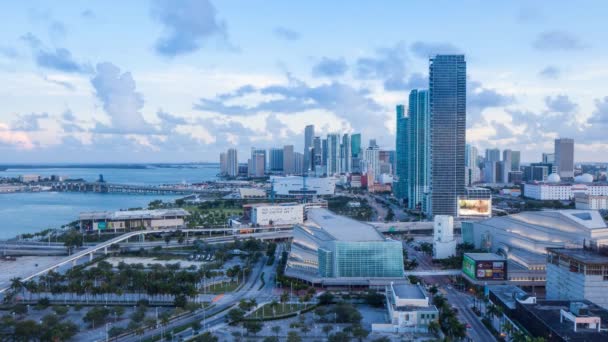 Biscayne Boulevard och horisonten av Miami — Stockvideo