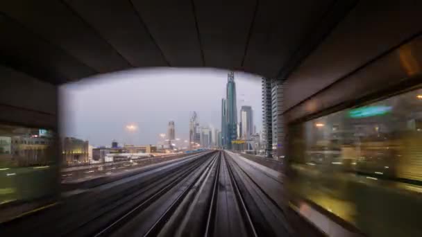 Dubai yolculuğa raylı Metro sistemi yüksek — Stok video