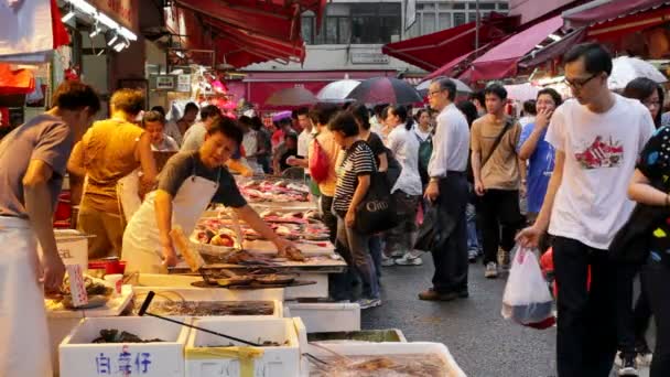Busy Market Street, Hong Kong — Vídeo de stock