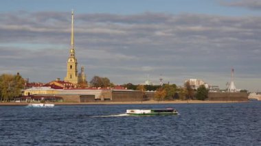 Peter ve Paul Fortress Neva nehir üzerinde