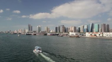 Dubai Creek üzerinde taşıma