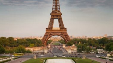 Eyfel Kulesi doğal ışık, Paris