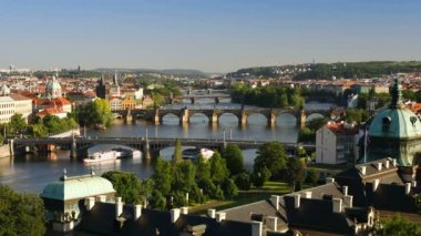 Köprüler Prag Charles Köprüsü de dahil olmak üzere