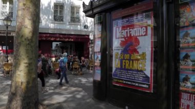 Montmartre Cafe ve sokak sahne